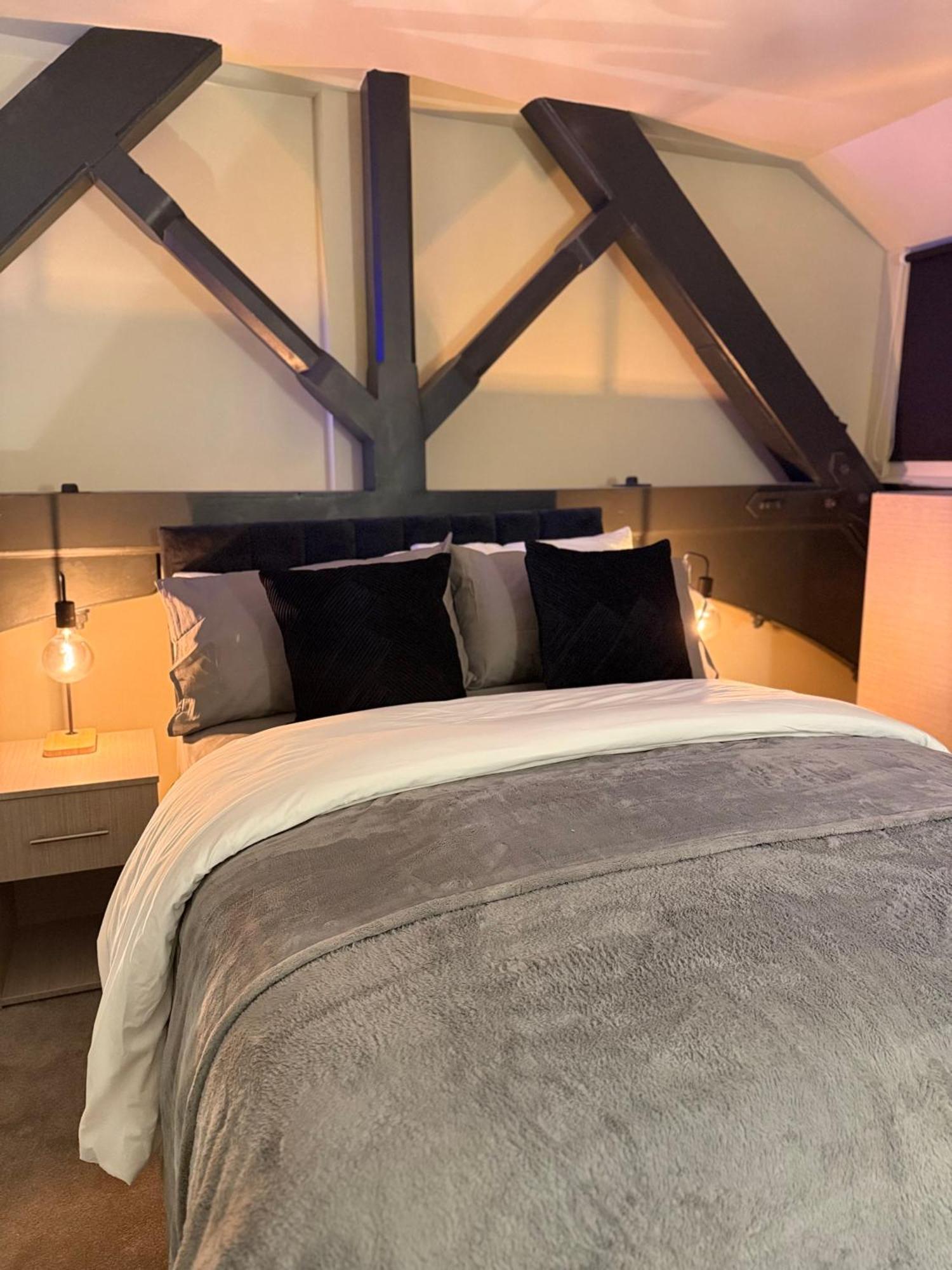Cosy Mezzanine Apartment Leeds City Centre ภายนอก รูปภาพ
