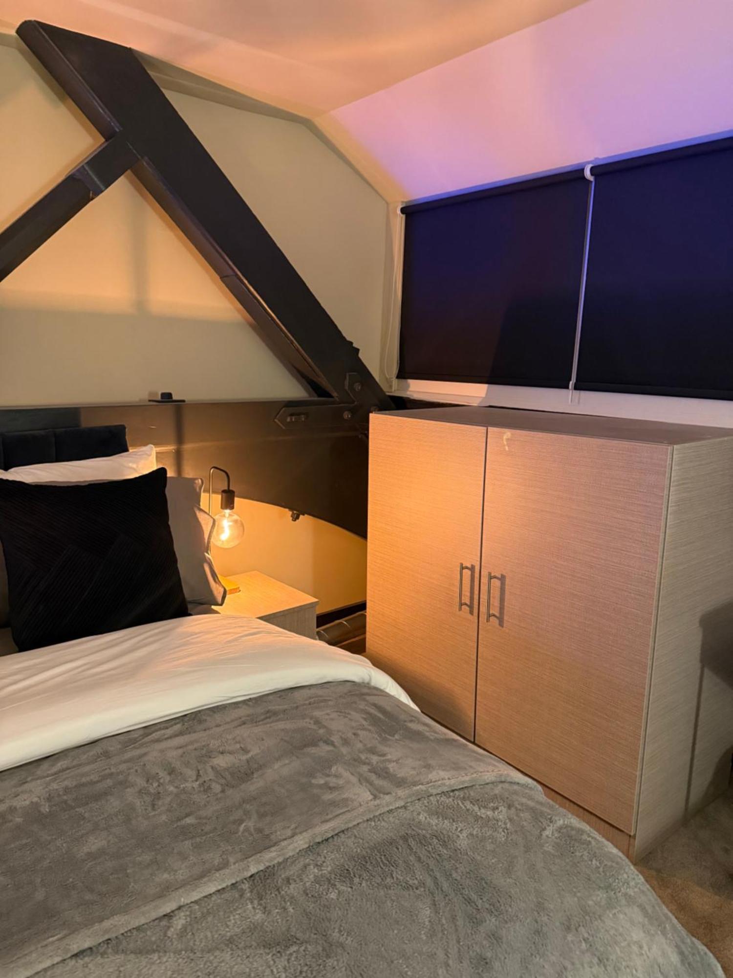 Cosy Mezzanine Apartment Leeds City Centre ภายนอก รูปภาพ