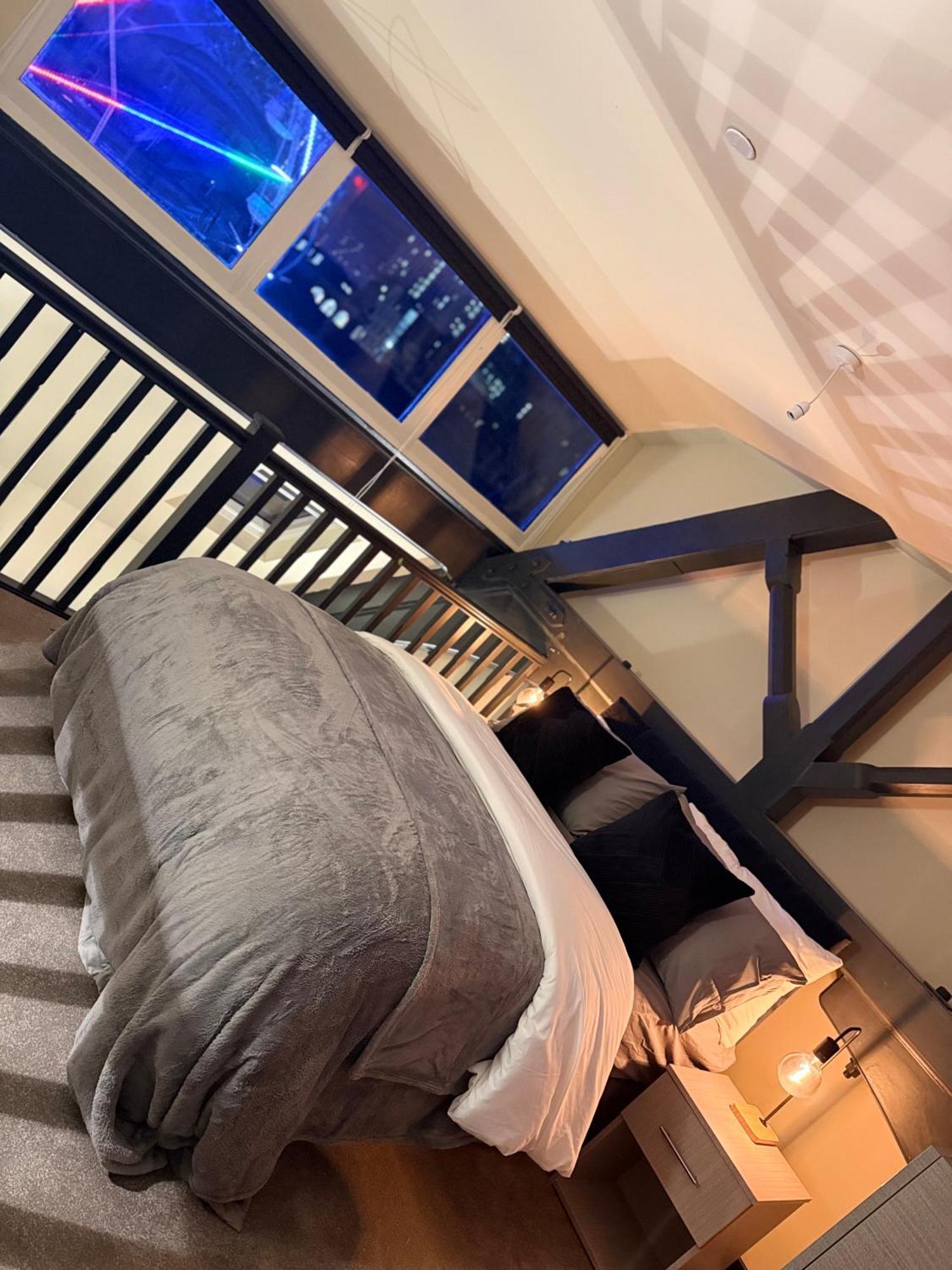 Cosy Mezzanine Apartment Leeds City Centre ภายนอก รูปภาพ