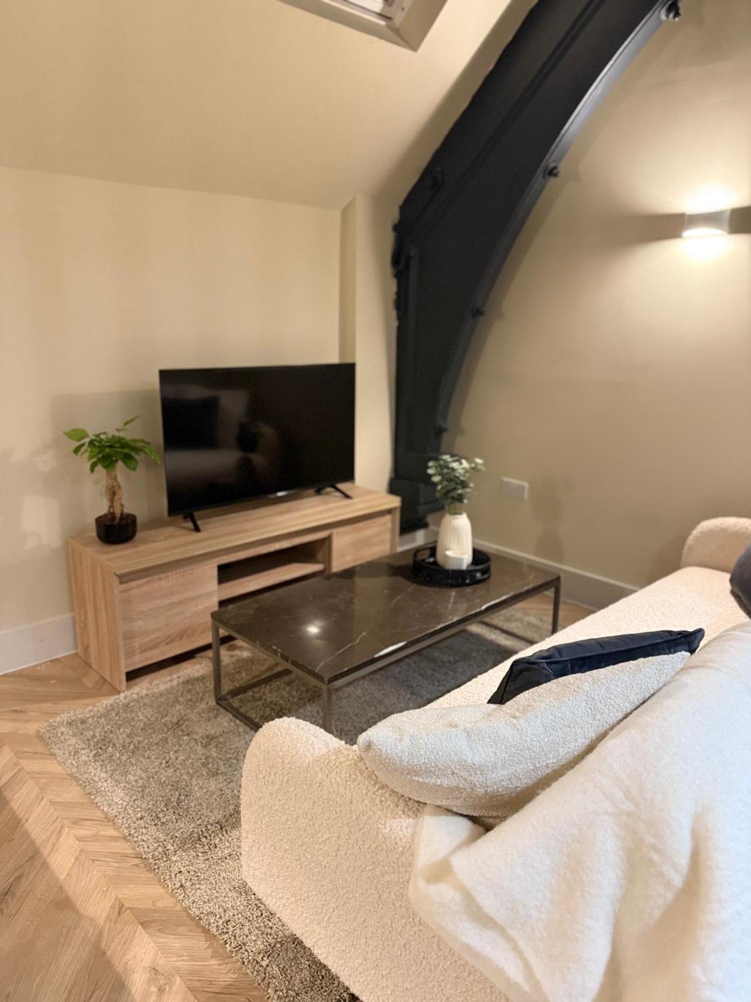 Cosy Mezzanine Apartment Leeds City Centre ภายนอก รูปภาพ